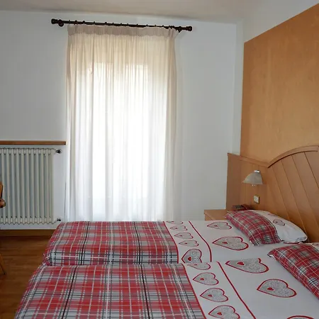 Pinzolo-dolomiti Hotel 3*