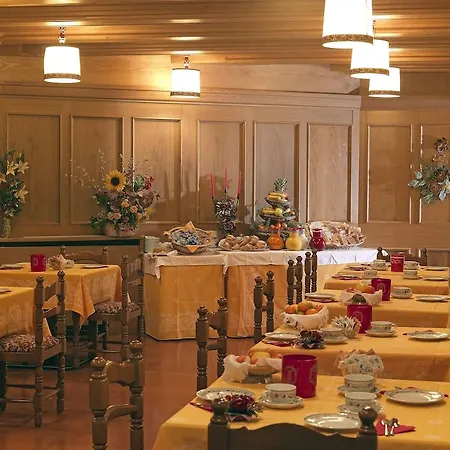 Hotel Pinzolo-dolomiti 3*