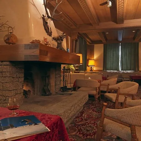 Hotel Pinzolo-dolomiti 3*
