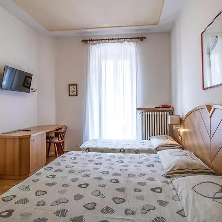 Pinzolo-dolomiti Hotel 3*